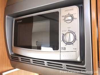 swift-challenger-560-interior015