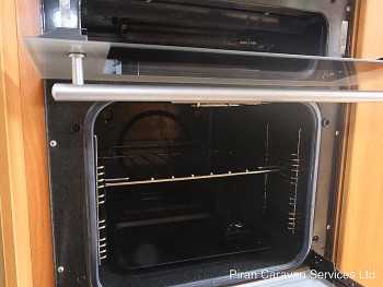 swift-challenger-560-interior017