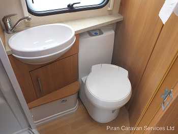 swift-challenger-560-interior020