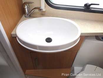 swift-challenger-560-interior021