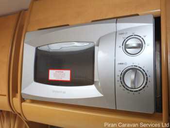 bailey-pageant-burgundy-int022