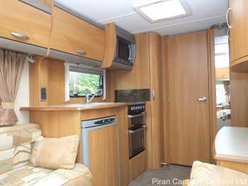 swift-challenger-480-int016