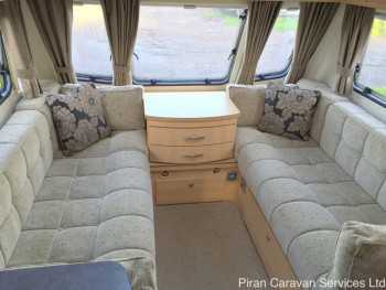 coachman-amara-interior001