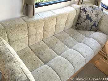 coachman-amara-interior002