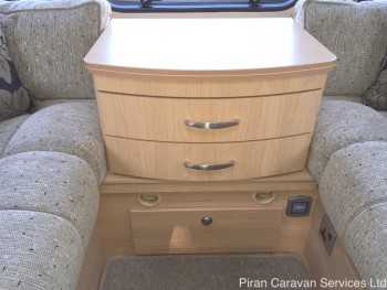 coachman-amara-interior004