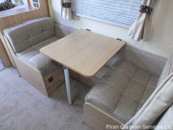 coachman-pastiche-int