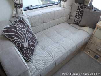 coachman-pastiche-int020