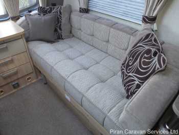 coachman-pastiche-int021