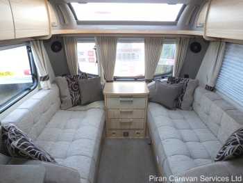 coachman-pastiche-int022